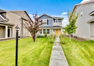 Stunning Private 3 Bedroom Home in the Heart of Meridian