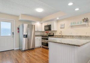 Stunning Top-Floor Oceanfront Condo! Pools & New Step in Shower and More!