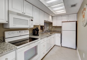 Stunning Two-Story Condo with Private Balcony, Free WiFi, Pool & Washer/Dryer