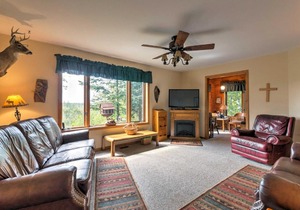 Stutts Creek Retreat - Quaint Cabin with Fire Pit!