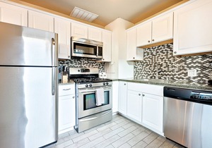 Stylish coastal gem with ocean views, perfect location & WiFi