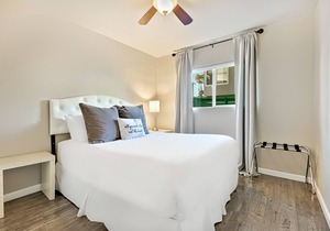 Stylish coastal gem with ocean views, perfect location & WiFi