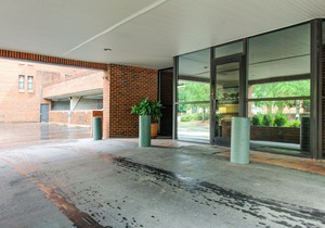 Stylish Condo | Uptown | Stunning Skyline Views | Center City | Walk to Venues