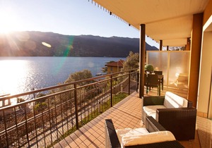 Stylish Lake View Garden Apartment in Laglio with pool by Italian Apartments.