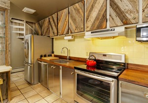 Stylish Modern Mountain Views in Downtown ASPEN CORE w/Free Wifi and Hot Tub Great Location!