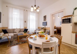 Stylish Prague Center Retreat Florence #10