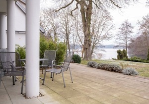 Stylish vacation apartment in a manor house on Lake Plau