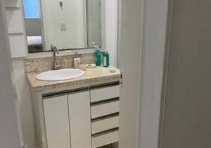 Suíte 1 com cama de casal,em apartamento compartilhado ar condicionado, tv, e Wi-fi -frigobar