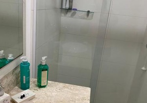 Suíte 1 com cama de casal,em apartamento compartilhado ar condicionado, tv, e Wi-fi -frigobar