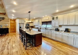 SUMMER WEATHER = VERY COOL RATES! MT VIEW HOT TUB GAME RM THEATER GREAT LOCATION