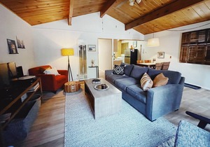 Sundown Cozy Cabin w/ Jacuzzi 🔸 Romantic Couples Getaway