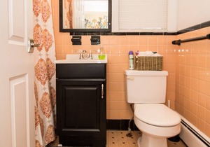 Sunny 2 bed plus den,steps to public transport,Longwood Medical hospitals,Boston