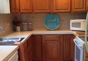 Sunny, Clean & Spacious on Quiet Cul-de-Sac; Walk to Ridgevale Beach