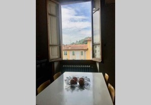 Sunny top floor in San Frediano