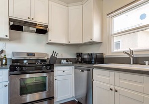 Sunshine filled Chic and Cozy Zen 2bd/1ba by LAX:)