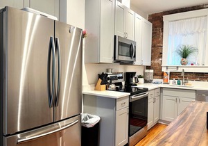 Super Cute Condo 12: People Watching Downtown SAV