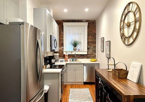 Super Cute Condo 12: People Watching Downtown SAV