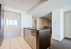 Swainson at Embassy - 917