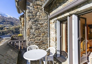 T3 Duplex in Esquièze-Sère, balcony, wifi and parking