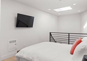 The Addison by Kasa | Grand Queen Loft | San Francisco