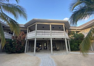 The Alexander Suites #101 - Queen Suite