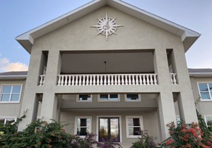 The Alexander Suites #101 - Queen Suite