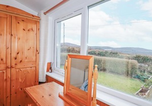 THE ANNEXE, LABURNUM, with a garden in St. Austell