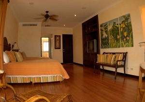 THE BEST! Impressive Penthouse w/ OCEAN VIEWS & Beach Club FREE access