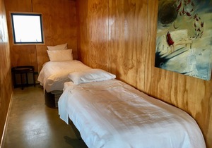 The Camel at Araiawai Lodge, Pukenui. Modern & S/C open-plan, sleeps 2-6,