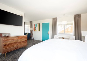 The Cole powered by Sonder | King Suite