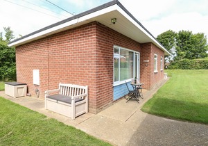THE CRANNY, pet friendly, country holiday cottage in Mundesley