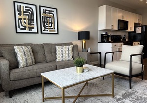 The Franklinton Flat | No Steps | Garage Parking!