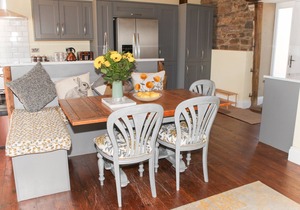 THE GRANARY, pet friendly, with hot tub in Durham