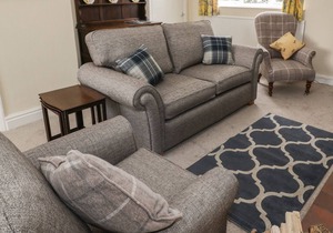 THE LODGE, family friendly, with open fire in Overton-On-Dee