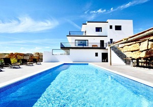 The Maverick Surfvillas
