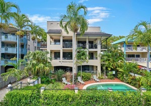 The Mediterranean Beachfront Comfort Apartment - First Floor