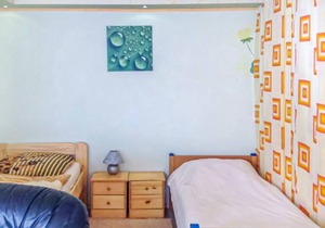 The modern and generously equipped vacation apartment in Villa Pegasus is located in the basement of