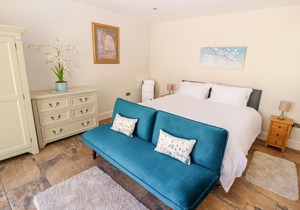 The Old Coach House, LLANARMON-YN-IAL