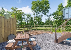 The peaceful position surrounded by stunning countryside and beautiful walks.