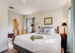 The Pink House - Bask in Style Steps from the Convention Center