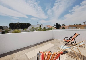 The sea, the sun and this pretty semi-detached vacation home 300m from a huge sandy beach.