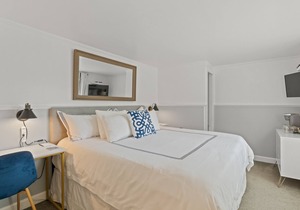 The Seagrove Suites & Guest Rooms -Luxurious 2nd Floor King Guest Room - No Pets