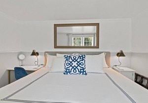 The Seagrove Suites & Guest Rooms -Luxurious 2nd Floor King Guest Room - No Pets