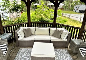 The Seagrove Suites & Guest Rooms- Luxurious Deluxe King Suite - Pet Friendly