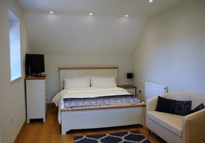 The Starting Gate - luxury studio apartment, rural location, 1m from Bruton