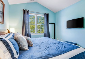 The Tides Coastal Gem W/Fast WiFi, Beautiful Decor, & Beach Access Nearby