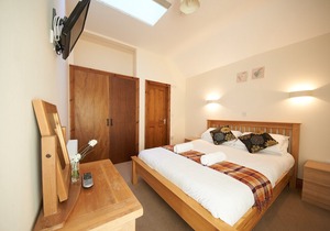 The Victorian Barn Rural Holiday Complex with Indoor Pool, Games Rooms, Lakes