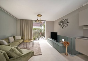 This condominium is a 1 bedroom(s), 1.5 bathrooms, located in Beyoğlu, İstanbul.