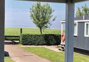 This holiday home in Westerland offers a beautiful view of the Wadden Sea.