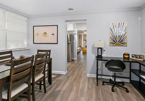 This house is a 2 bedroom(s), 1 bathrooms, located in Jacksonville, FL.